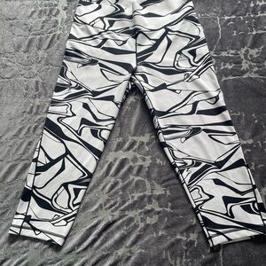 Adidas Climalite Crop Leggings Size L Black White Abstract Print